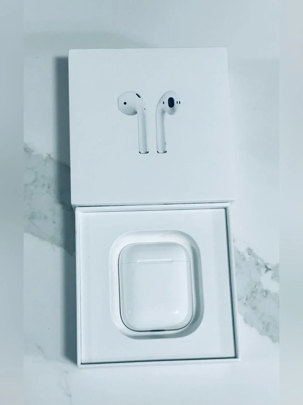 Apple AirPods with Charging Case 2nd Generation